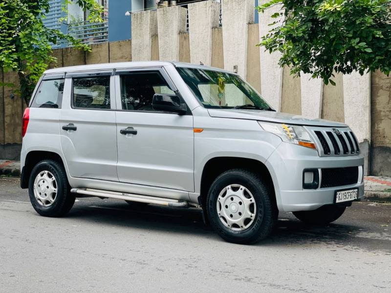 Mahindra TUV300 T4