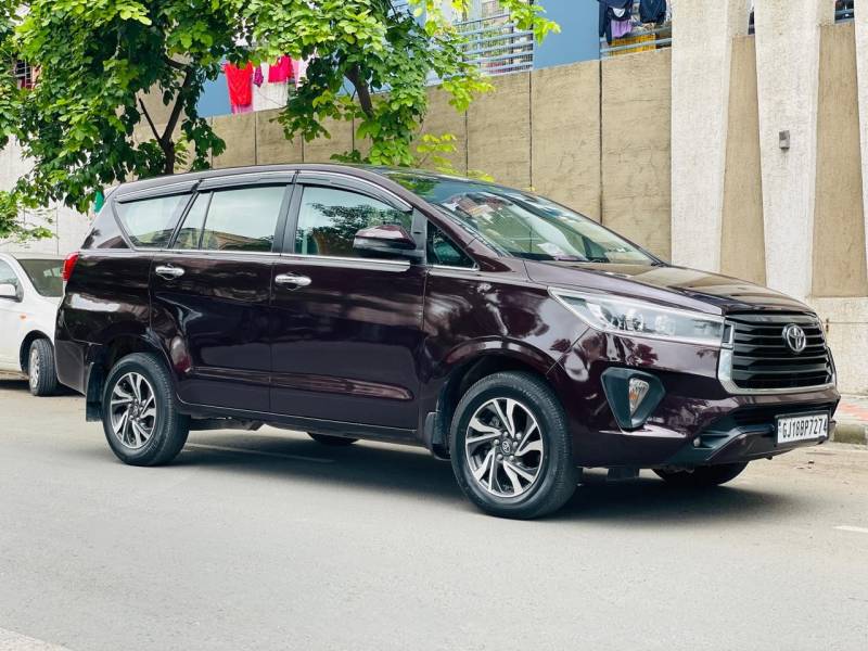 Toyota Innova Crysta 2.4 V Diesel