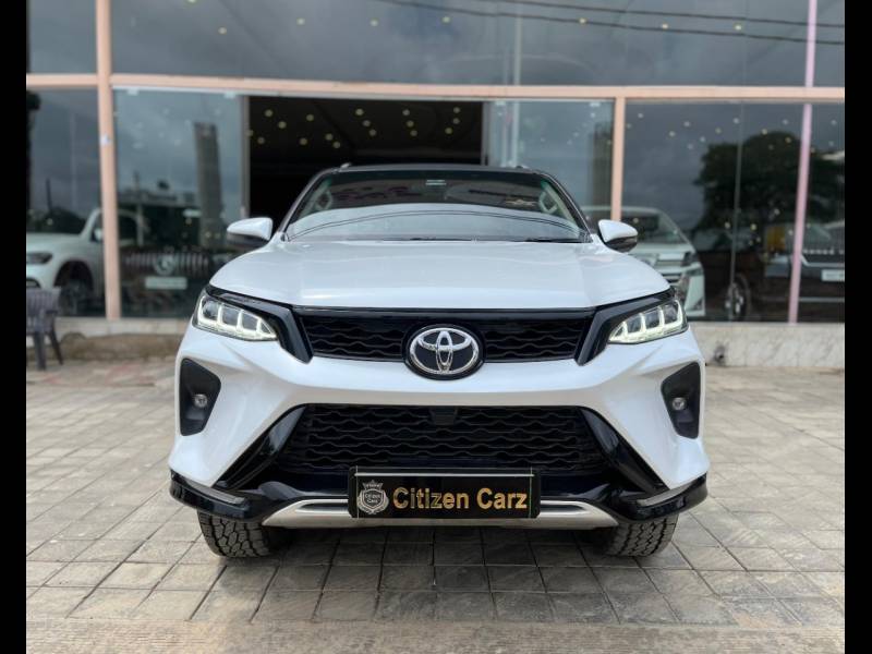 Toyota Fortuner Legender 4X4 AT 2.8 Legender