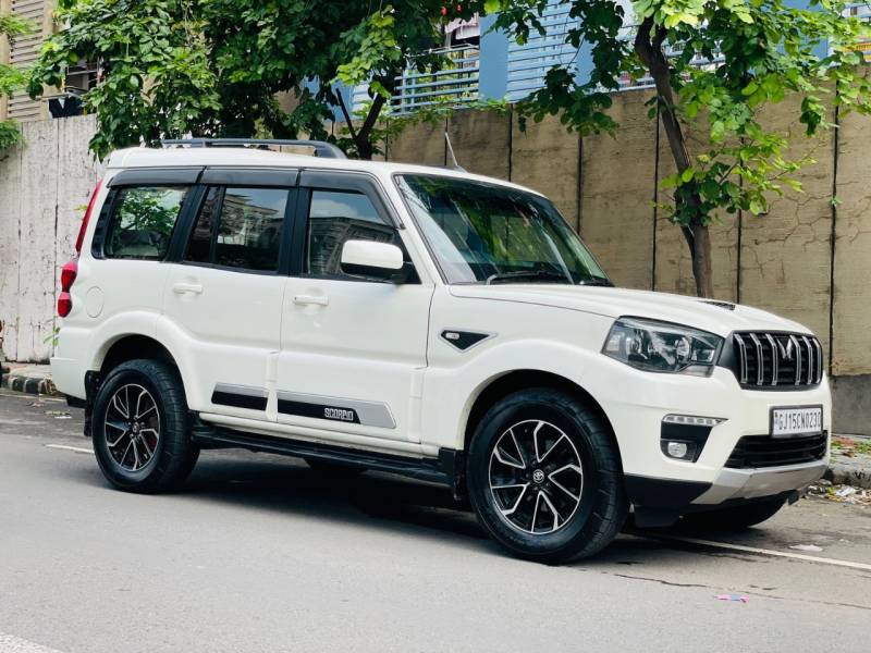 Mahindra Scorpio S11 MT 7S