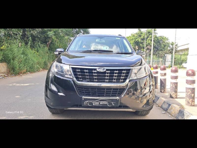 Mahindra XUV500 W11 AT