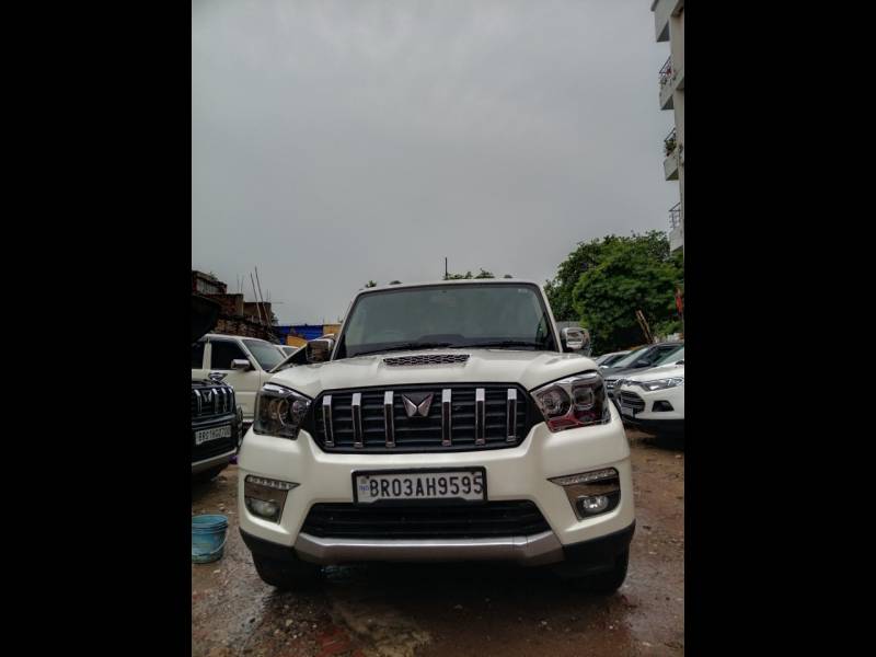 Mahindra Scorpio S11 MT 7S