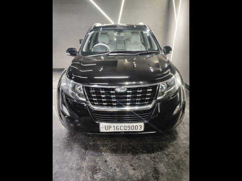 Mahindra XUV500 W9