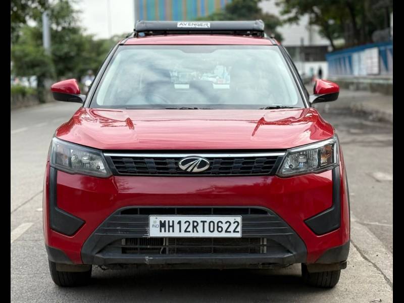 Mahindra XUV 300 1.2 W6
