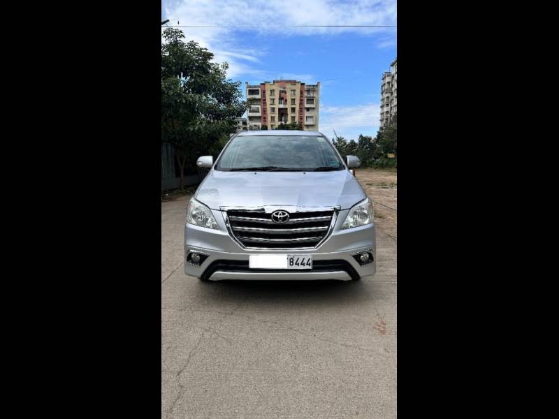 Toyota Innova 2.5 VX 8 STR
