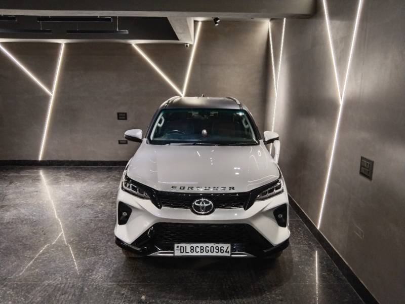 Toyota Fortuner Legender 4X2 AT 2.8 Legender