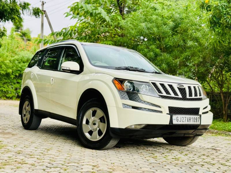 Mahindra XUV500 W6