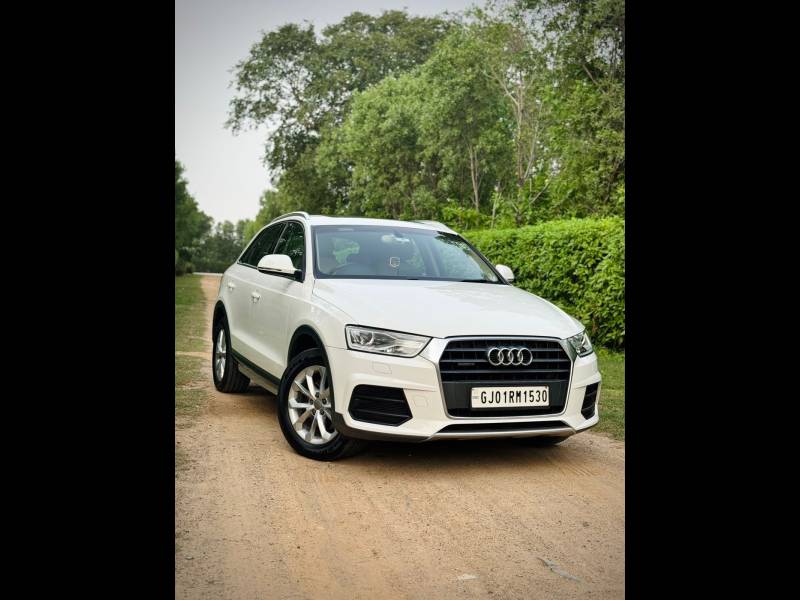Audi Q3 35 TDI Premium + Sunroof