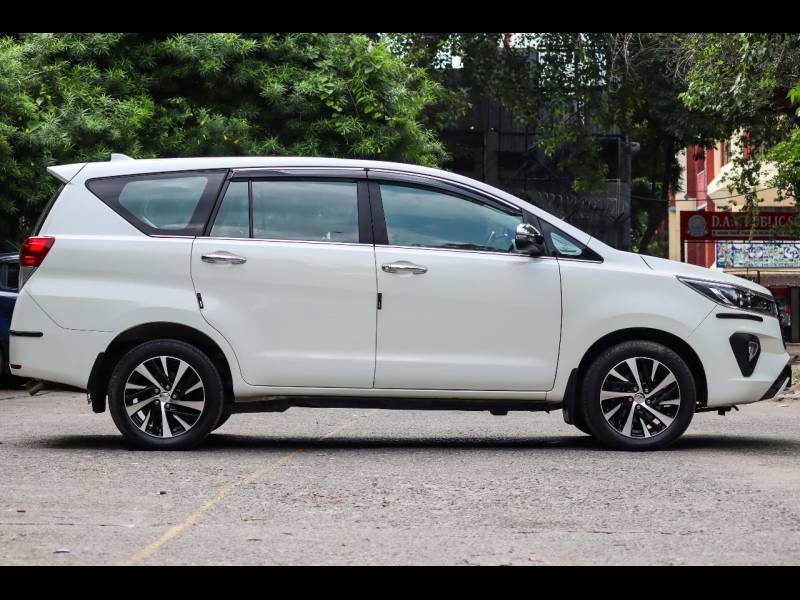 Toyota Innova Crysta ZX 2.4 7 STR