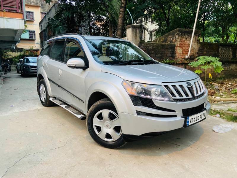 Mahindra XUV500 W6