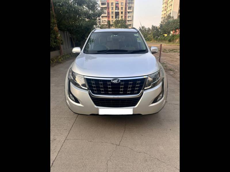 Mahindra XUV500 W9