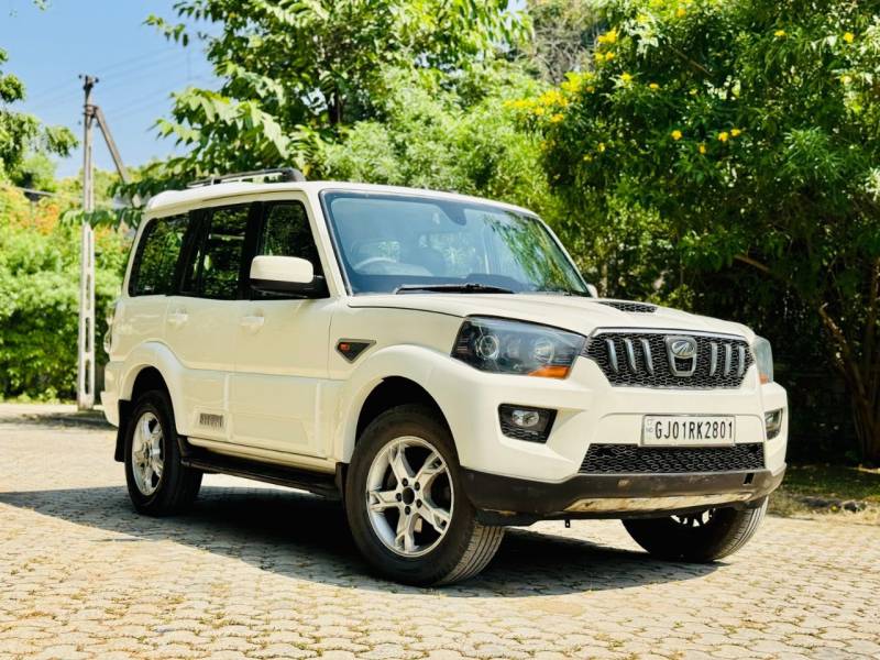 Mahindra Scorpio S10