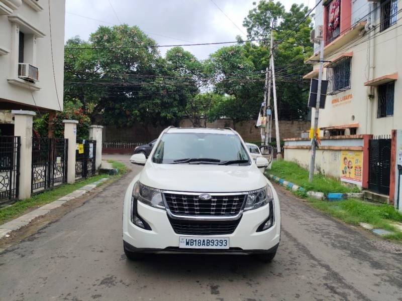 Mahindra XUV500 W9