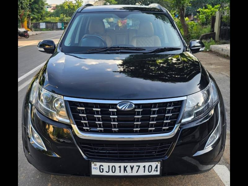 Mahindra XUV500 W11(O)