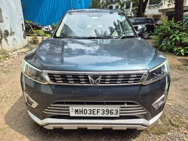 Mahindra XUV 300 1.2 W8 (O) AMT