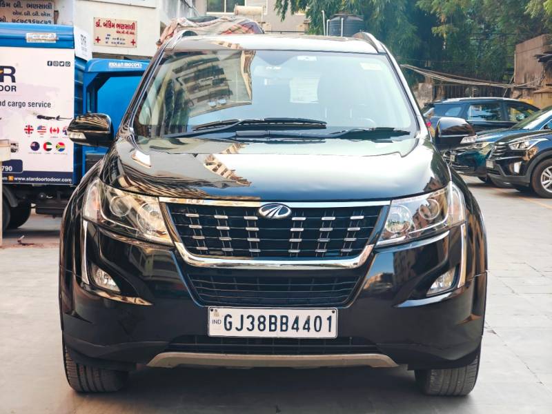 Mahindra XUV500 W11 AT