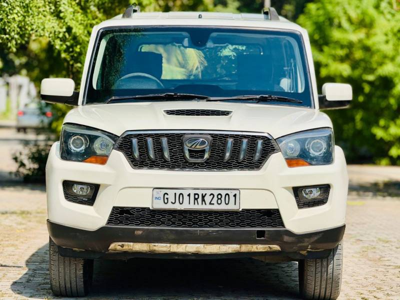 Mahindra Scorpio S10