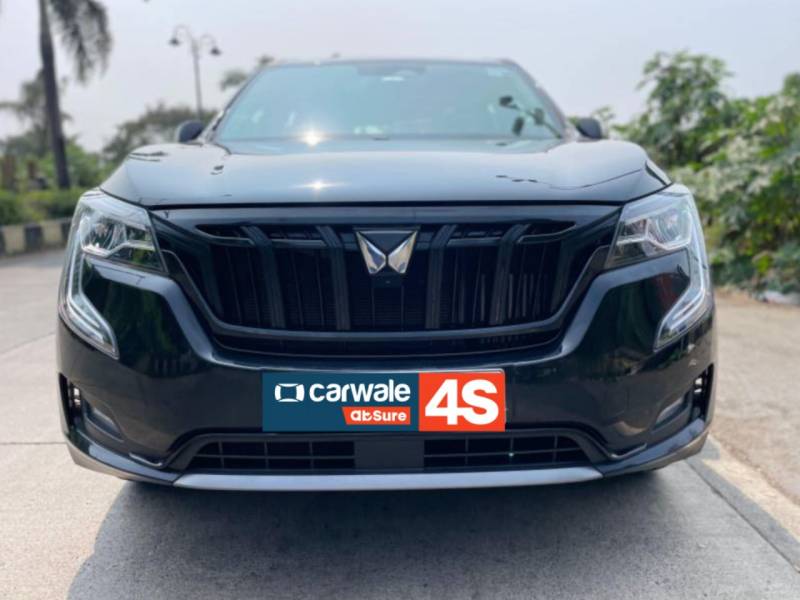 Mahindra XUV700 AX7 Luxury Pack Petrol AT 7 STR