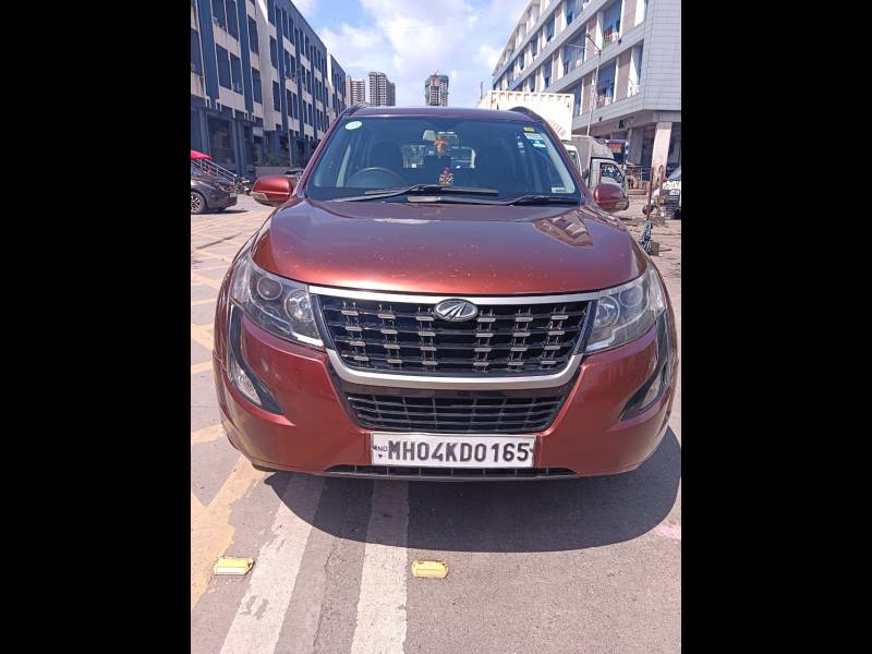Mahindra XUV500 W5