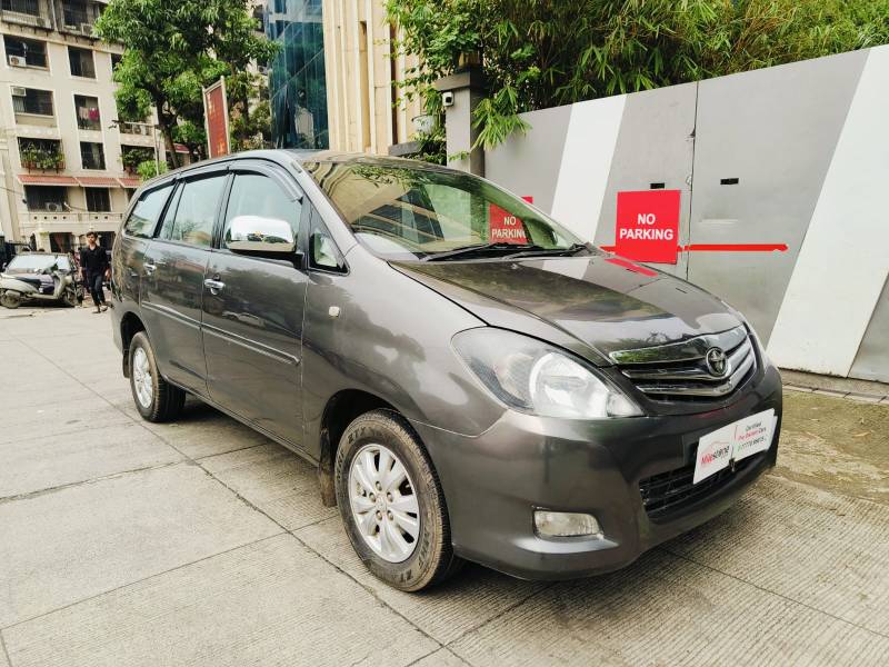 Toyota Innova 2.5 V 7 STR