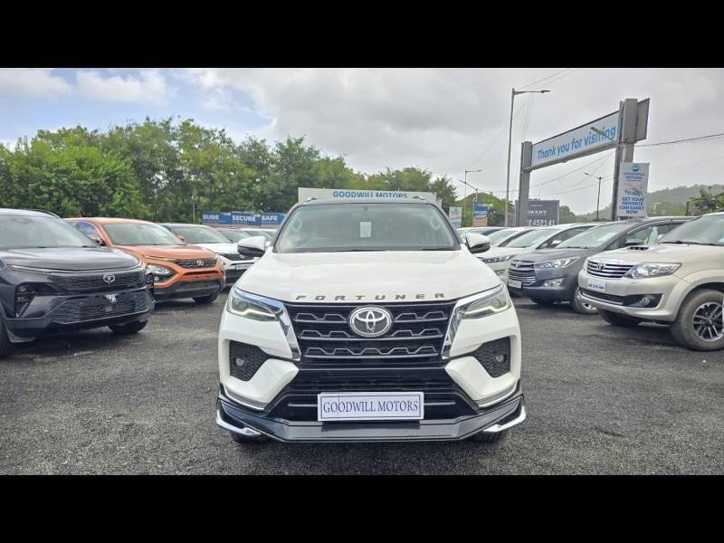 Toyota Fortuner Leader Edition 4X2 AT 2.8 Diesel