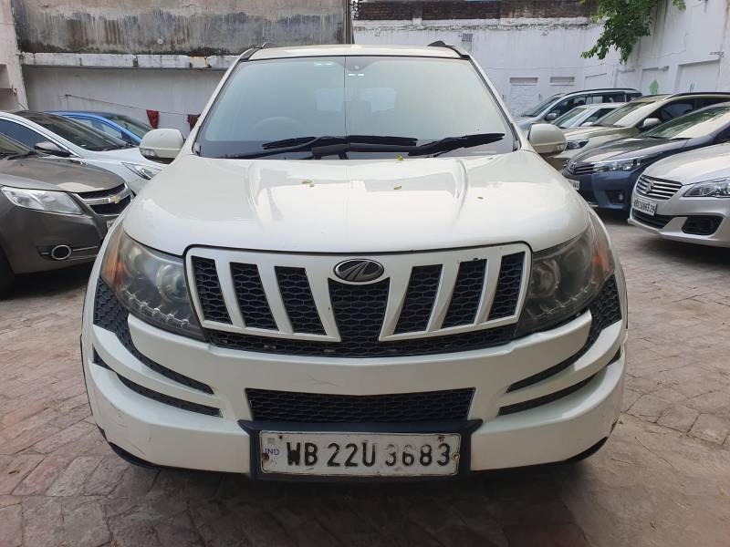 Mahindra XUV500 W6