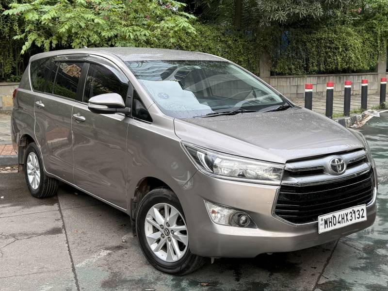 Toyota Innova Crysta 2.4 G Plus 8 STR