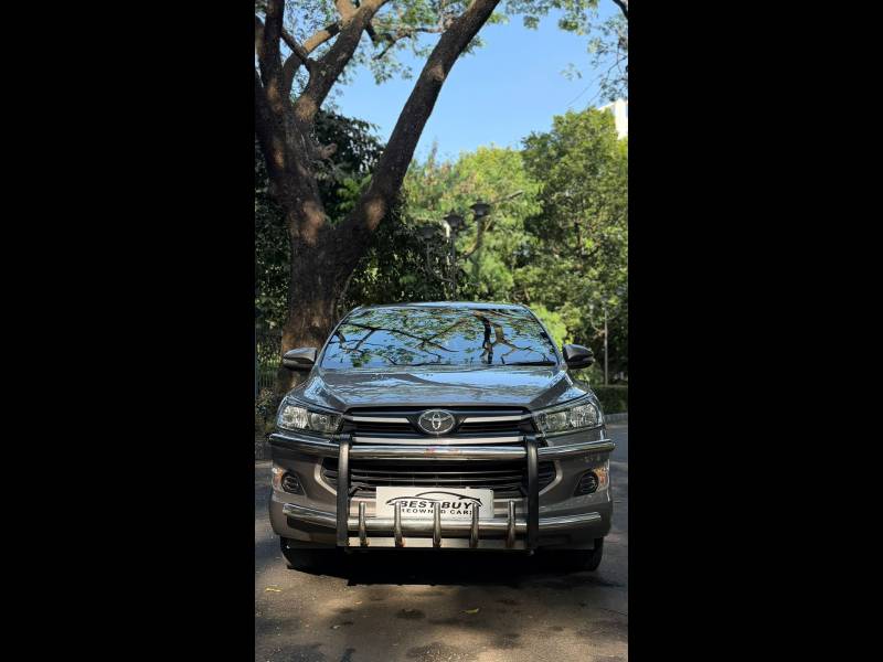 Toyota Innova Crysta 2.4 GX 8 STR