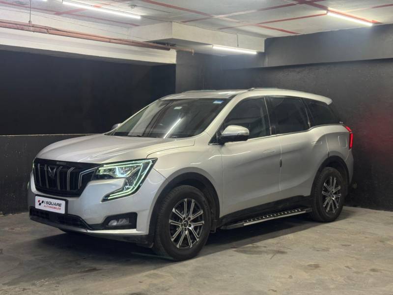 Mahindra XUV700 AX 7 Petrol AT 7 STR