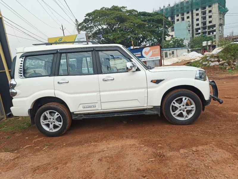 Mahindra Scorpio S10 1.99