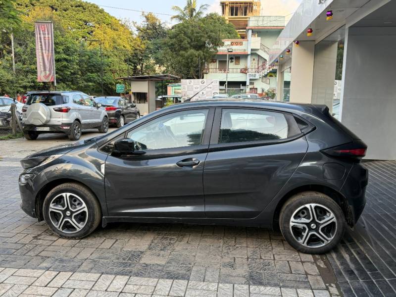 Tata Altroz XT Petrol