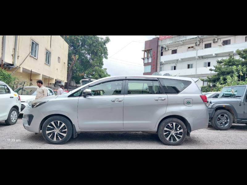 Toyota Innova Crysta 2.8 GX AT 8 STR