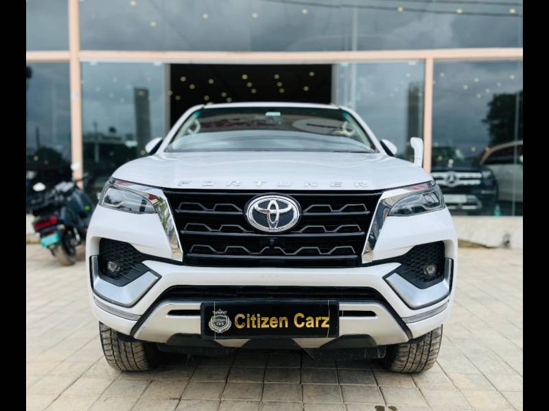 Toyota Fortuner 4X4 MT 2.8 Diesel