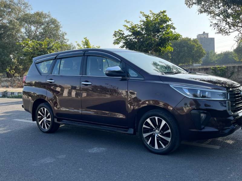 Toyota Innova Crysta 2.7 ZX AT 7 STR