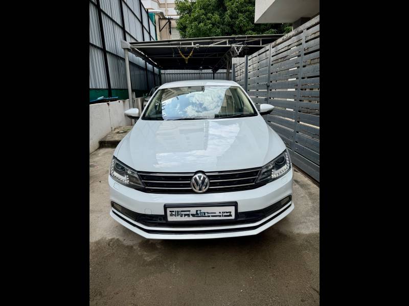 Volkswagen Jetta Highline TDI (AT)