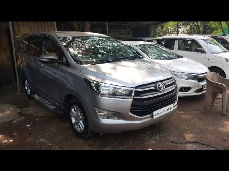Toyota Innova Crysta 2.4 G 8 STR
