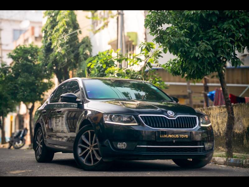 Skoda Octavia Elegance 1.8 TSI AT (Petrol)