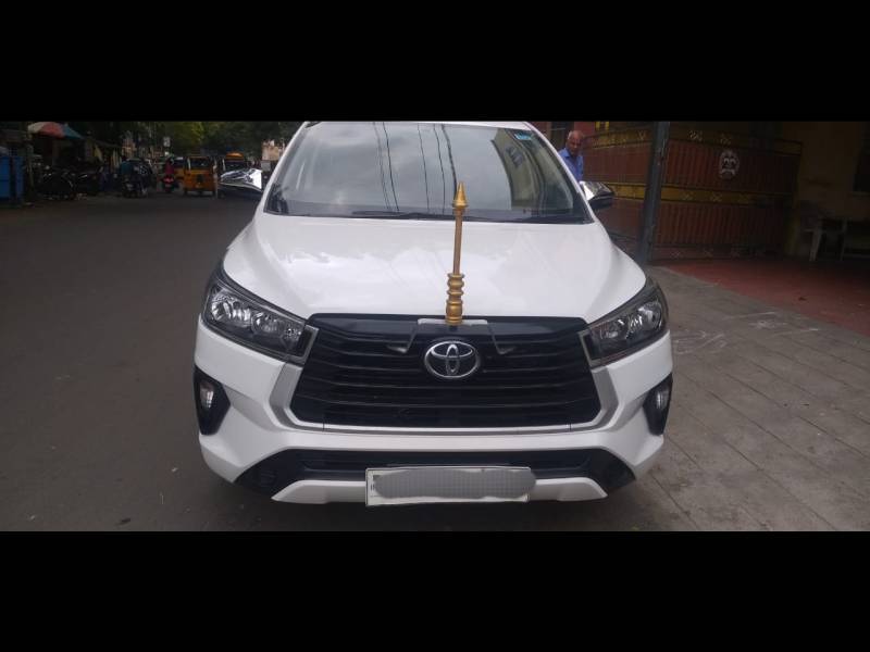 Toyota Innova Crysta 2.4 G 8 STR