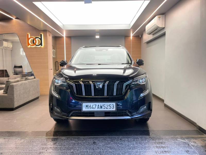 Mahindra XUV700 AX7 Luxury Pack Petrol AT 7 STR