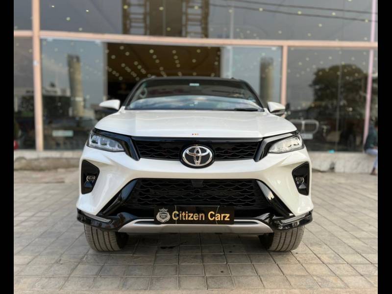 Toyota Fortuner Legender 4X2 AT 2.8 Legender