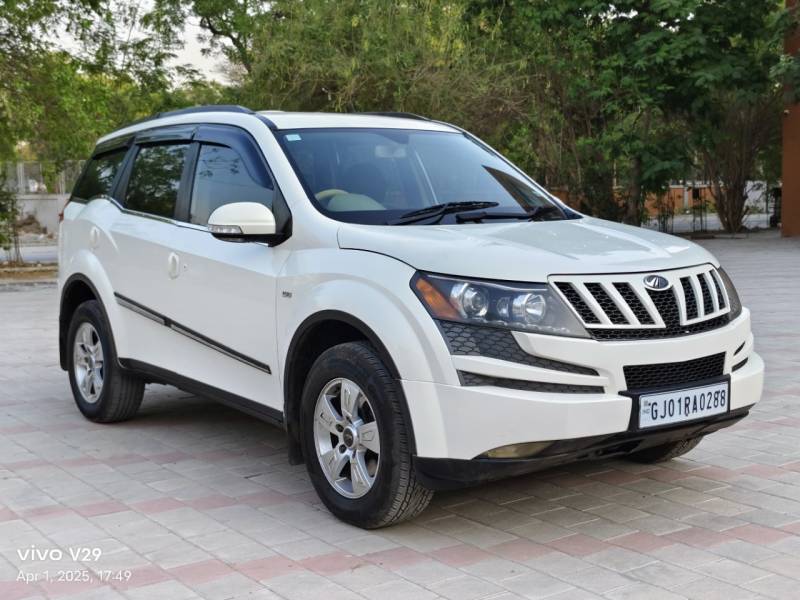 Mahindra XUV500 W8