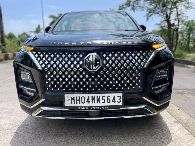 Morris Garage Hector Plus Savvy Pro 1.5 Turbo Petrol CVT 7 STR Dual Tone