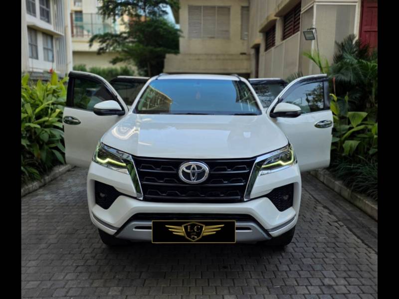 Toyota Fortuner 4x2 AT