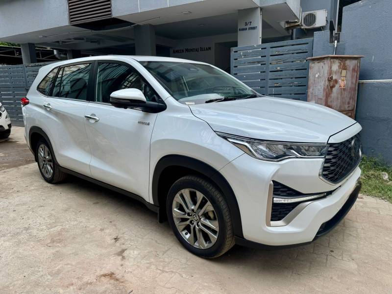 Toyota Innova Hycross ZX (O) Hybrid 7 STR