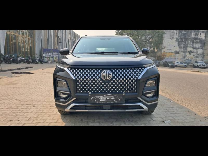 Morris Garage Hector Plus Savvy Pro 1.5 Turbo Petrol CVT 7 STR Dual Tone