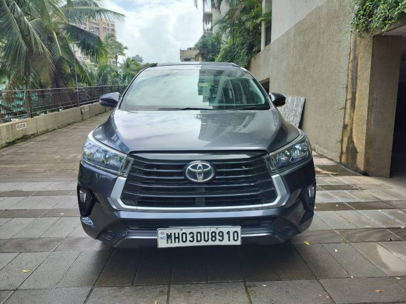 Toyota Innova Crysta 2.4 G Plus 8 STR