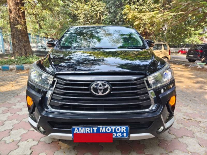 Toyota Innova Crysta 2.4 VX 8 STR