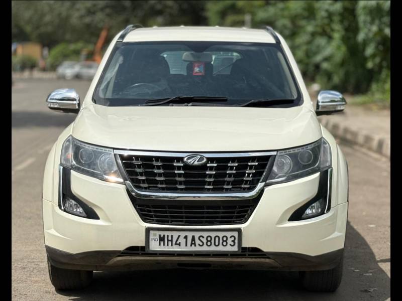 Mahindra XUV500 W7