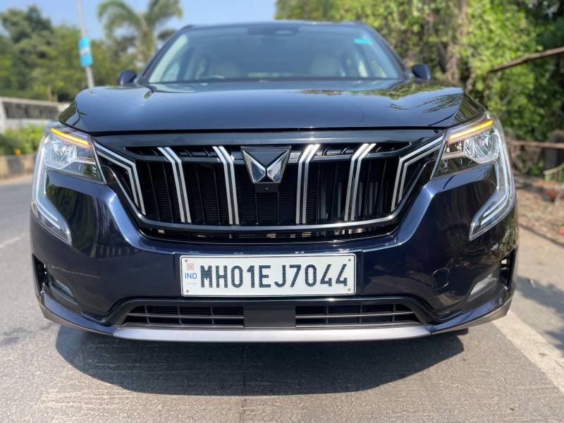 Mahindra XUV700 AX7 Luxury Pack Petrol AT 7 STR
