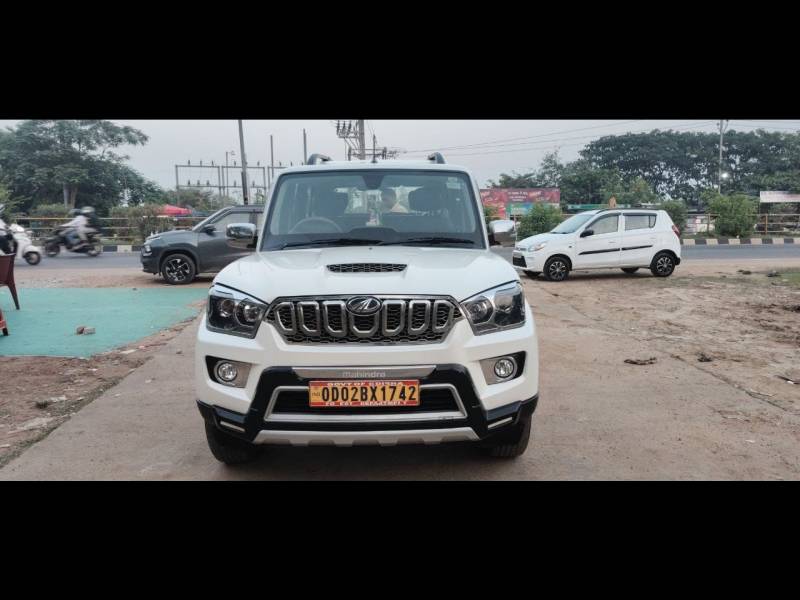 Mahindra Scorpio S11 MT 7S